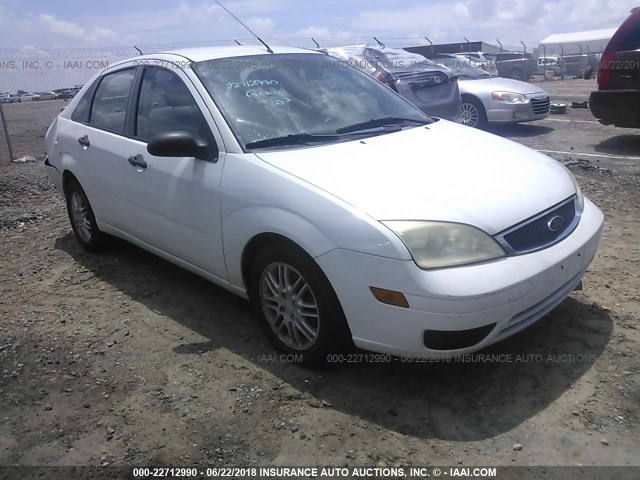 1FAFP34N97W338586 - 2007 FORD FOCUS ZX4/S/SE/SES WHITE photo 1