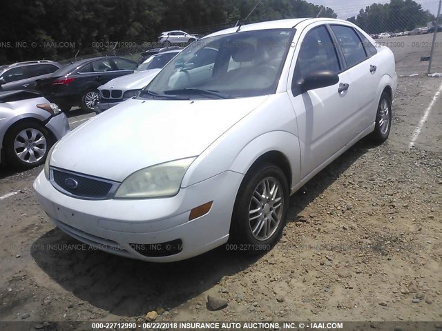 1FAFP34N97W338586 - 2007 FORD FOCUS ZX4/S/SE/SES WHITE photo 2