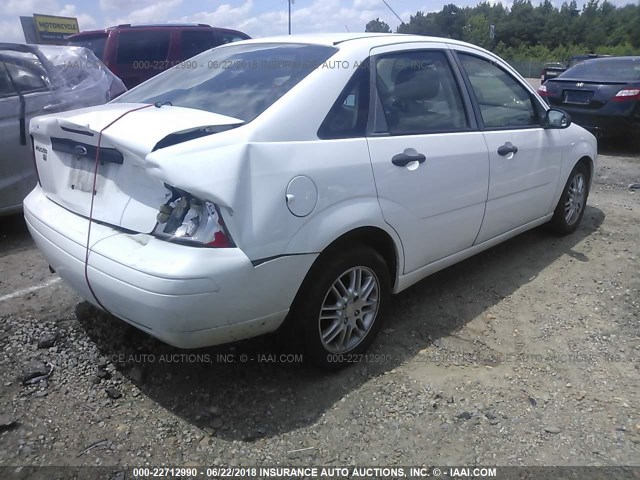 1FAFP34N97W338586 - 2007 FORD FOCUS ZX4/S/SE/SES WHITE photo 4