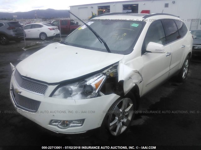 1GNKVLEDXBJ411563 - 2011 CHEVROLET TRAVERSE LTZ WHITE photo 2