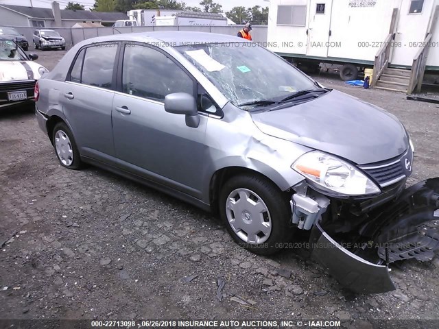 3N1BC11E38L432311 - 2008 NISSAN VERSA S/SL GRAY photo 1