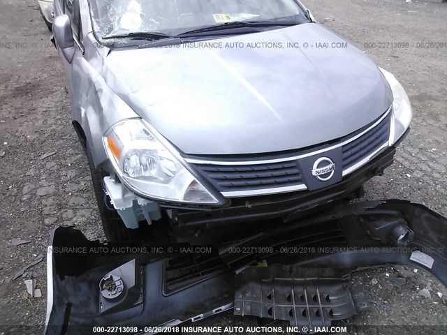 3N1BC11E38L432311 - 2008 NISSAN VERSA S/SL GRAY photo 6