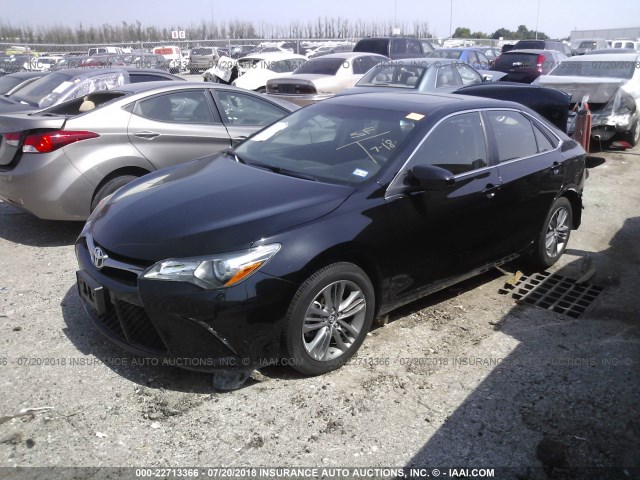 4T1BF1FK7HU291456 - 2017 TOYOTA CAMRY LE/XLE/SE/XSE BLACK photo 2