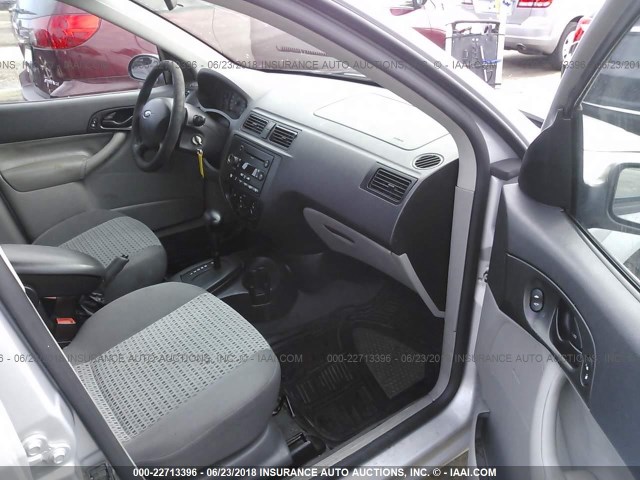 1FAFP34N37W274027 - 2007 FORD FOCUS ZX4/S/SE/SES GRAY photo 5