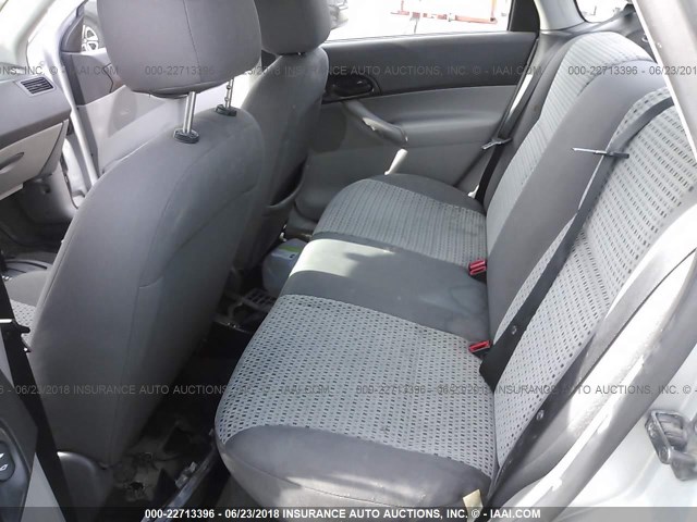 1FAFP34N37W274027 - 2007 FORD FOCUS ZX4/S/SE/SES GRAY photo 8