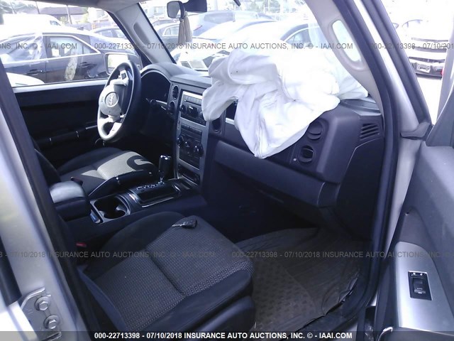 1J4RG4GK8AC112749 - 2010 JEEP COMMANDER SPORT Silber Foto 5