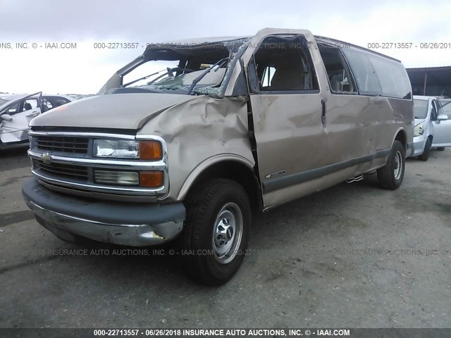 1GAHG39R4Y1255556 - 2000 CHEVROLET EXPRESS G3500  TAN photo 2