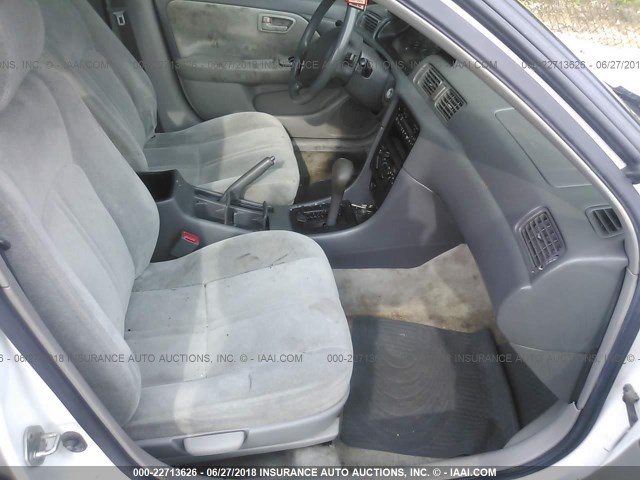 4T1BG22K0WU856930 - 1998 TOYOTA CAMRY CE/LE/XLE 白色 照片 5