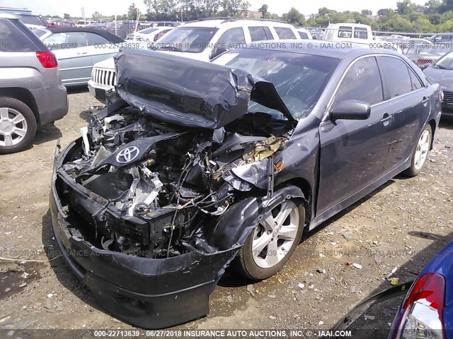 4T1BF3EKXBU215170 - 2011 TOYOTA CAMRY SE/LE/XLE ნაცრისფერი ფოტო 2