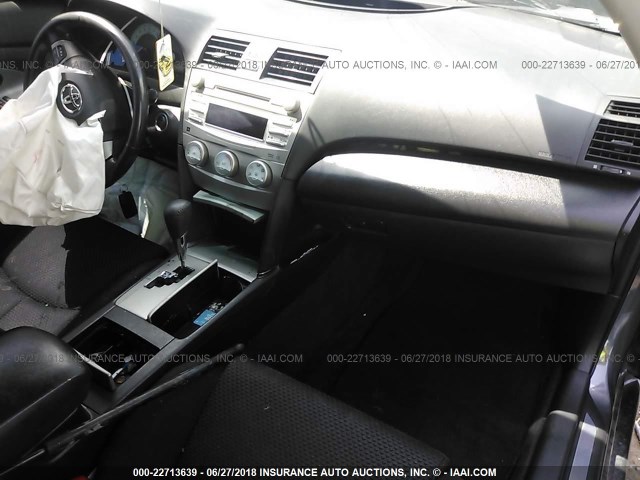 4T1BF3EKXBU215170 - 2011 TOYOTA CAMRY SE/LE/XLE ნაცრისფერი ფოტო 5
