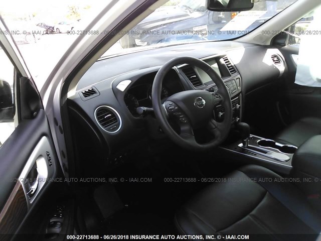 5N1DR2MN1HC642595 - 2017 NISSAN PATHFINDER S/SV/SL/PLATINUM SILVER photo 5