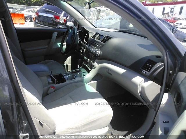 5TDBK3EH1CS170355 - 2012 TOYOTA HIGHLANDER SE GRAY photo 5