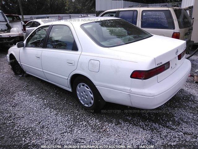 4T1BG22K7VU061615 - 1997 TOYOTA CAMRY CE/LE/XLE WHITE photo 3