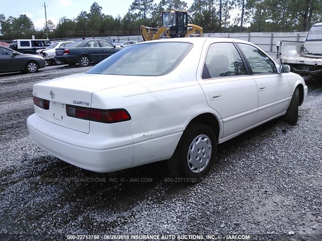4T1BG22K7VU061615 - 1997 TOYOTA CAMRY CE/LE/XLE WHITE photo 4