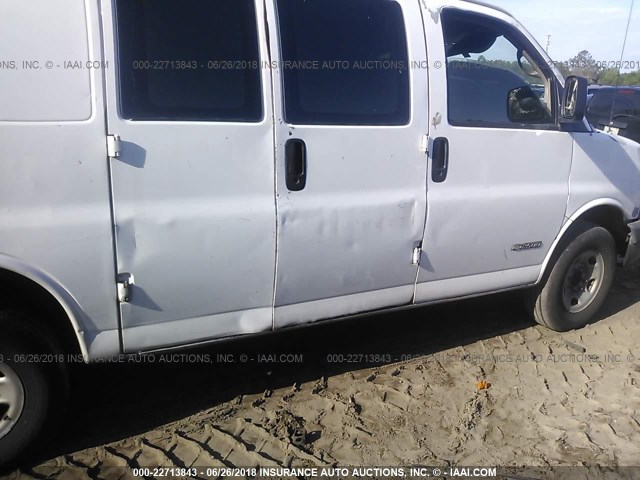 1GCGG25V761149468 - 2006 CHEVROLET EXPRESS G2500  WHITE photo 6