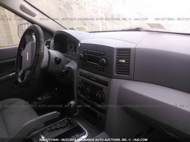 1J4GR48K95C634988 - 2005 JEEP GRAND CHEROKEE LAREDO/COLUMBIA/FREEDOM 银色 照片 5