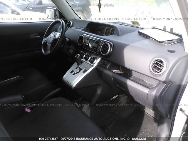 JTLKE50E581043147 - 2008 TOYOTA SCION XB 白色 照片 5