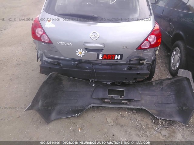 3N1BC13E09L406411 - 2009 NISSAN VERSA S/SL GRAY photo 6