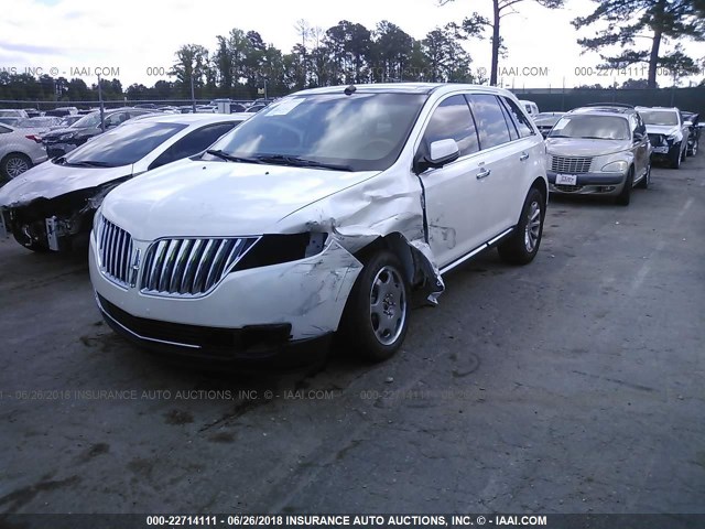 2LMDJ6JK8DBL10239 - 2013 LINCOLN MKX WHITE photo 2