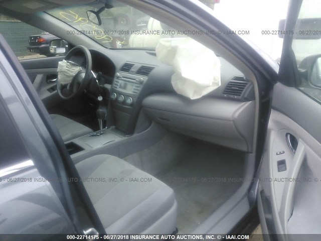 4T1BK46K28U066312 - 2008 TOYOTA CAMRY LE/XLE/SE 灰色 照片 5