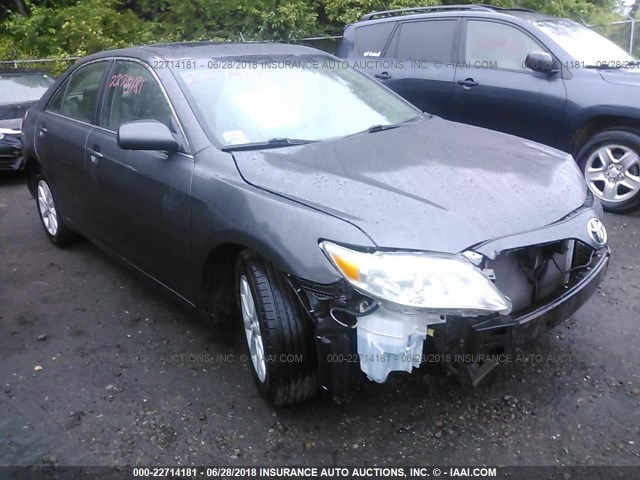 4T4BF3EK6BR119641 - 2011 TOYOTA CAMRY SE/LE/XLE GRAY photo 1
