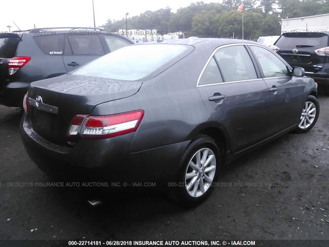 4T4BF3EK6BR119641 - 2011 TOYOTA CAMRY SE/LE/XLE GRAY photo 4