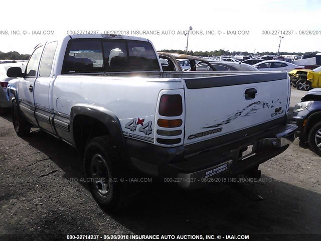 1GCGK29U2YE311308 - 2000 CHEVROLET SILVERADO K2500 WHITE photo 3