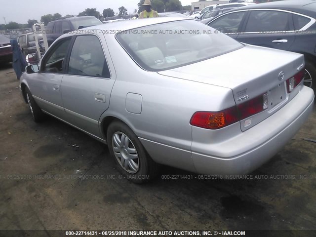 4T1BG22K01U868083 - 2001 TOYOTA CAMRY CE/LE/XLE ვერცხლისფერი ფოტო 3