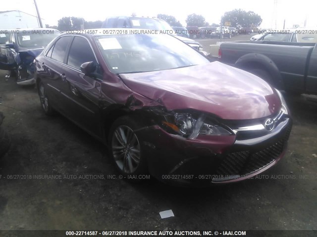 4T1BF1FK4HU677459 - 2017 TOYOTA CAMRY LE/XLE/SE/XSE RED photo 6