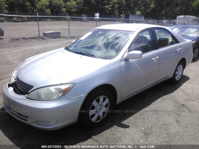 4T1BE32K13U650152 - 2003 TOYOTA CAMRY LE/XLE/SE ვერცხლისფერი ფოტო 2