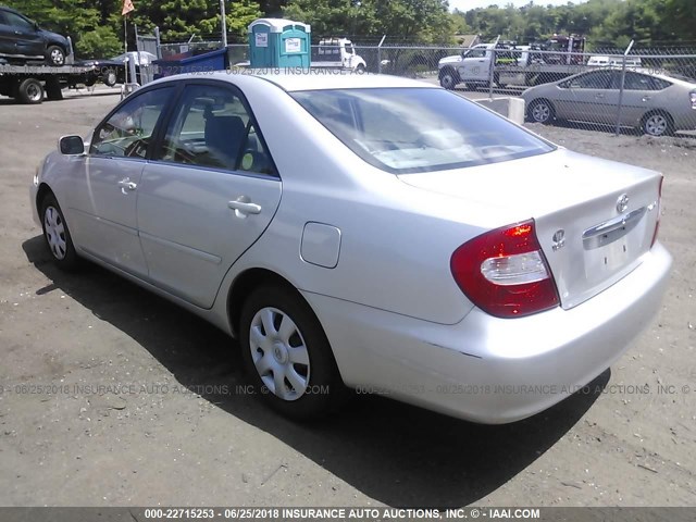 4T1BE32K13U650152 - 2003 TOYOTA CAMRY LE/XLE/SE ვერცხლისფერი ფოტო 3