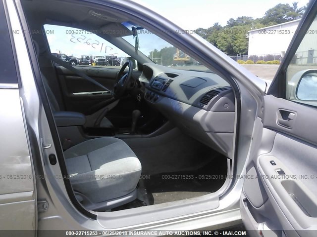 4T1BE32K13U650152 - 2003 TOYOTA CAMRY LE/XLE/SE ვერცხლისფერი ფოტო 5