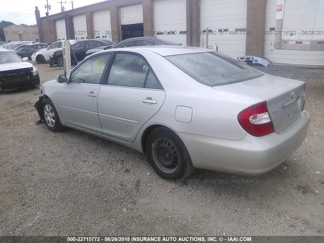 4T1BE32K73U698416 - 2003 TOYOTA CAMRY LE/XLE/SE ვერცხლისფერი ფოტო 3
