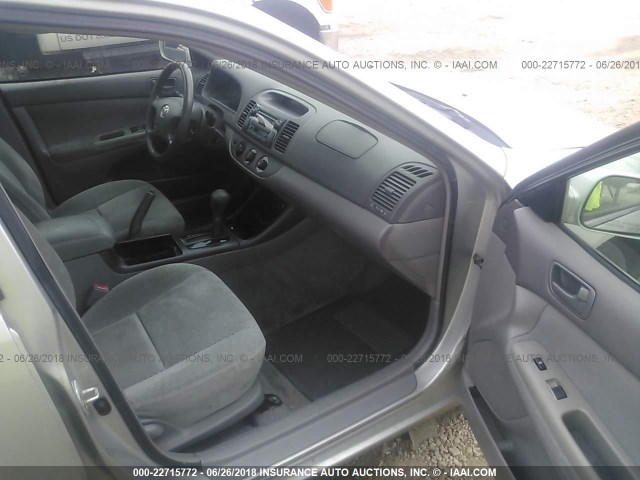 4T1BE32K73U698416 - 2003 TOYOTA CAMRY LE/XLE/SE ვერცხლისფერი ფოტო 5