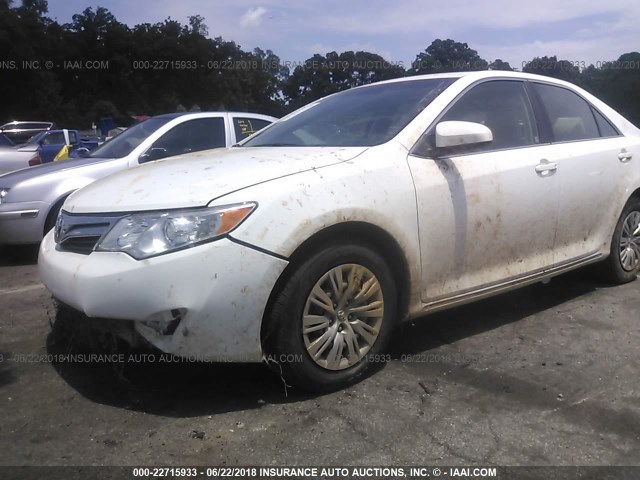 4T1BF1FK2EU431084 - 2014 TOYOTA CAMRY L/SE/LE/XLE 白色 照片 2