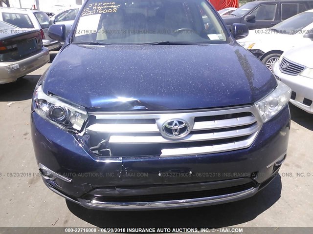 5TDBK3EH1CS121088 - 2012 TOYOTA HIGHLANDER SE BLUE photo 6