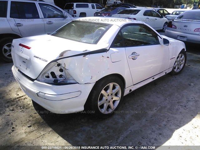 WDBKK49F01F212783 - 2001 MERCEDES-BENZ SLK 230 KOMPRESSOR WHITE photo 4