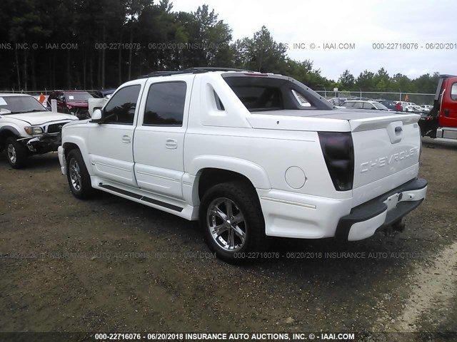 3GNEC12ZX5G247499 - 2005 CHEVROLET AVALANCHE C1500 WHITE photo 3