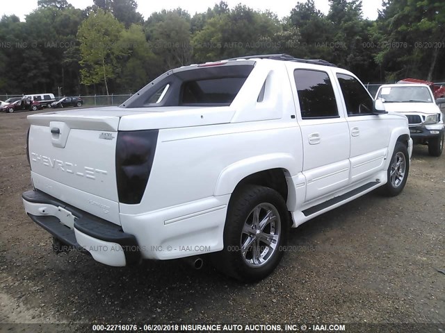 3GNEC12ZX5G247499 - 2005 CHEVROLET AVALANCHE C1500 WHITE photo 4