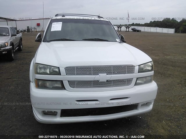 3GNEC12ZX5G247499 - 2005 CHEVROLET AVALANCHE C1500 WHITE photo 6