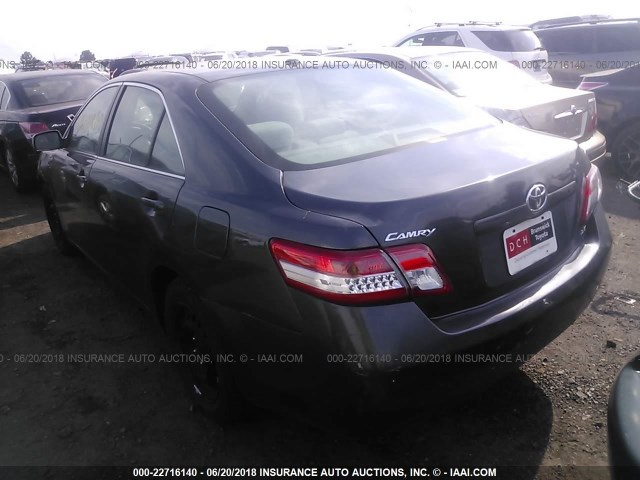 4T1BF3EK8BU199616 - 2011 TOYOTA CAMRY SE/LE/XLE GRAY photo 3