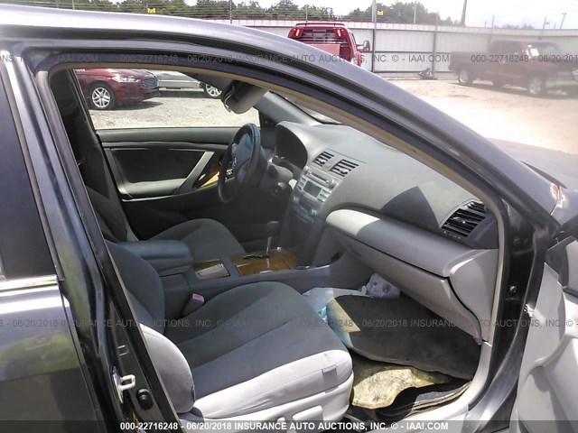 JTNBE46K273027912 - 2007 TOYOTA CAMRY NEW GENERAT CE/LE/XLE/SE GRAY photo 5