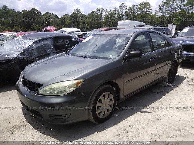 4T1BE32K36U661187 - 2006 TOYOTA CAMRY LE/XLE/SE ნაცრისფერი ფოტო 2