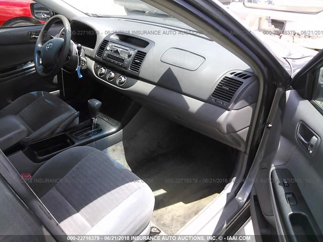4T1BE32K36U661187 - 2006 TOYOTA CAMRY LE/XLE/SE ნაცრისფერი ფოტო 5