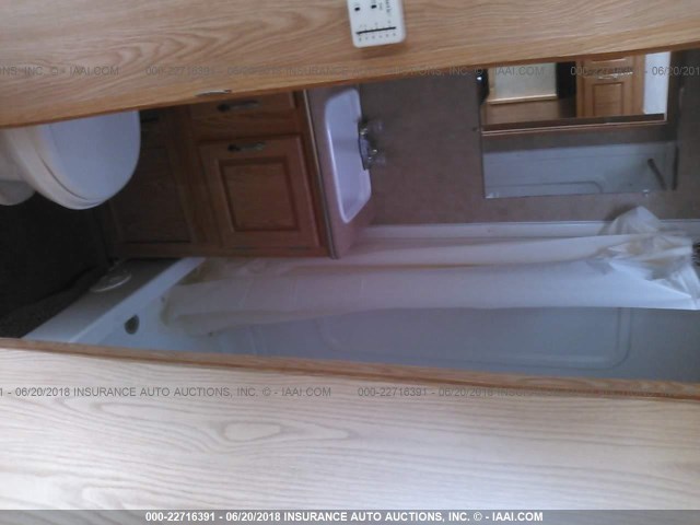 4X4TWPD297B009093 - 2007 FOREST RIVER N/A  白色 照片 7