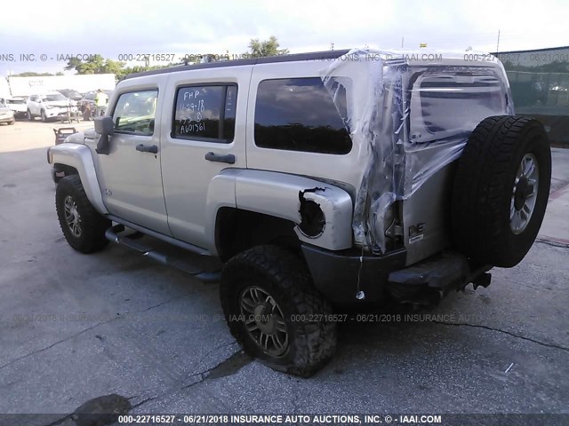 5GTDN136X68169227 - 2006 HUMMER H3 GRAY photo 3