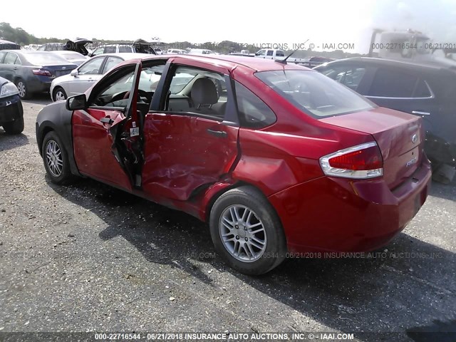 1FAHP35N18W254884 - 2008 FORD FOCUS SE/SEL/SES RED photo 3