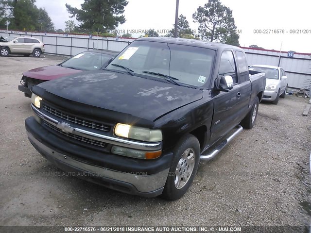 2GCEC19V7Y1384960 - 2000 CHEVROLET SILVERADO C1500 BLACK photo 2