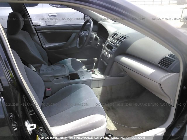 4T1BF3EK3BU183551 - 2011 TOYOTA CAMRY SE/LE/XLE შავი ფოტო 5