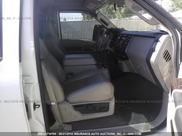 1FTWW3DR3AEA09542 - 2010 FORD F350 SUPER DUTY WHITE photo 5